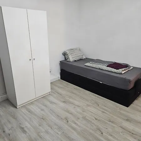 Welcome In Bangoulap's Apartment